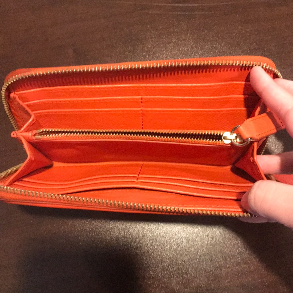Tory Burch zip wallet - Picture 2 of 5